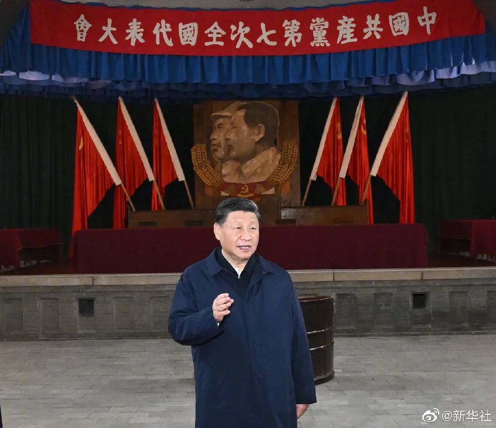 習近平帶領(lǐng)中共中央政治局常委赴陜西延安瞻仰延安革命紀念地
